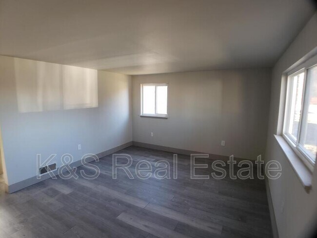 Building Photo - 903 Lauck Ave