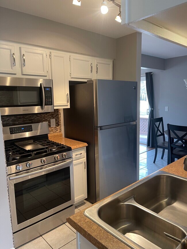 Building Photo - 36793 Oakwood Ln