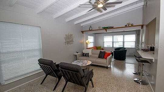 Foto del edificio - 2832 Bay St