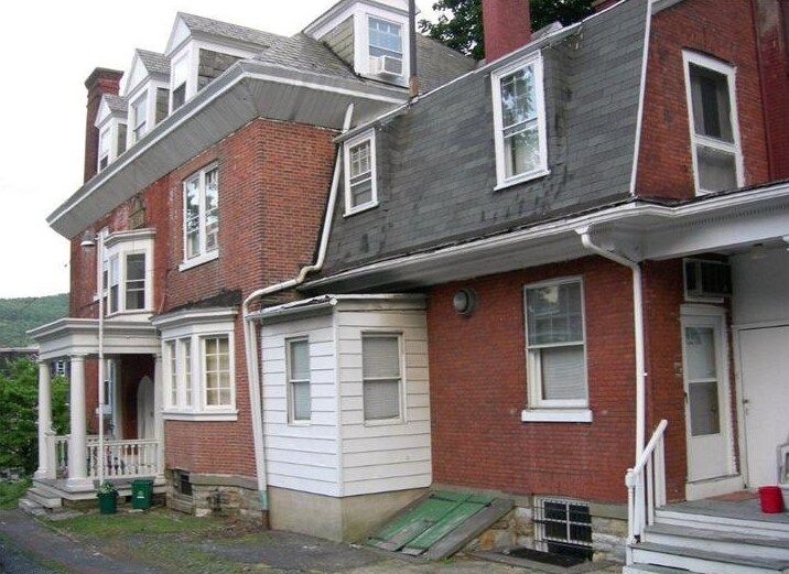 Building Photo - 1531 Mineral Spring Rd