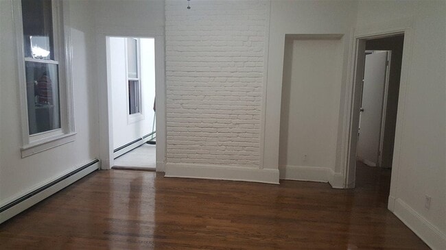 Building Photo - 106 Bowers St