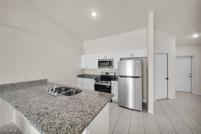 Building Photo - 4106 SW 7th Pl