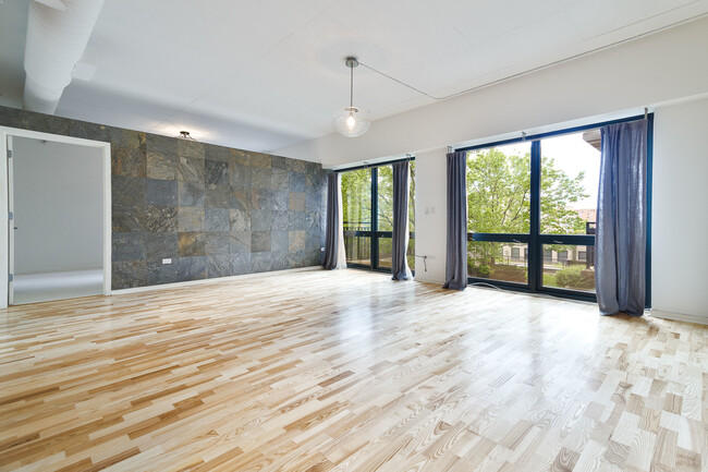 Building Photo - 807 Davis St