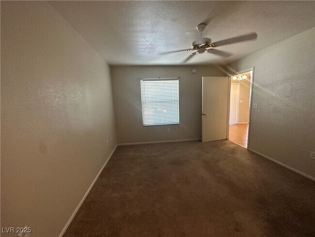 Foto del edificio - 555 E Silverado Ranch Blvd