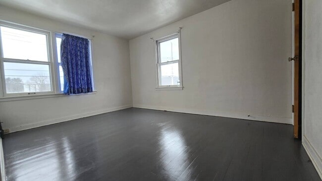 Building Photo - 610 Dickson St