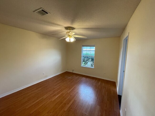 Building Photo - 1705 Beachside Dr