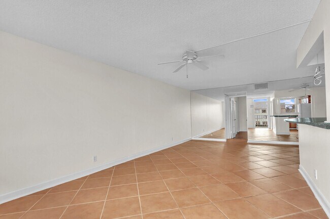 Foto del edificio - 104 Paradise Harbour Blvd