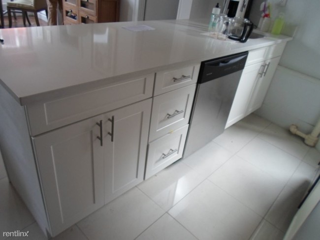 Foto del edificio - 2 br, 1 bath Apartment - 1 Bank St