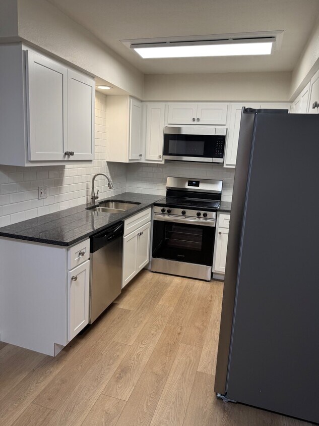 Foto principal - 185 Parkview Dr