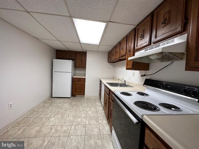 Foto del edificio - 3333 Forest Ln