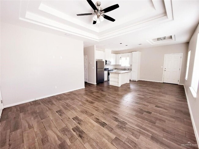 Foto del edificio - 2017 Canyon Dr