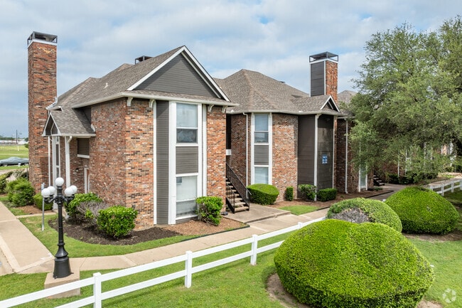 Building Photo - Lake Meadows