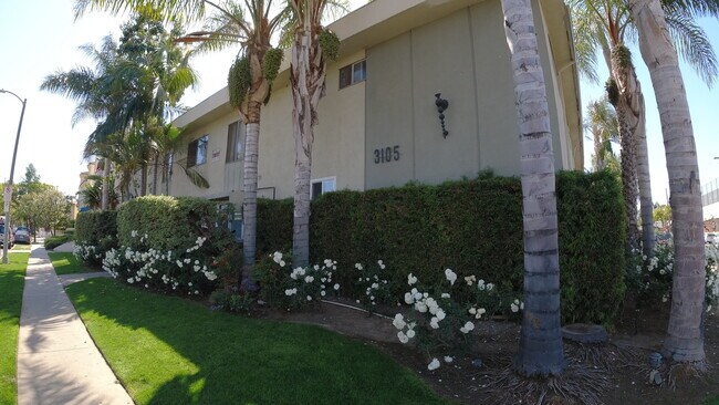Building Photo - 3105 S Durango Ave