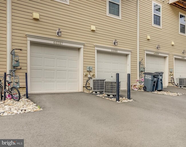 Building Photo - 44087 Vaira Terrace