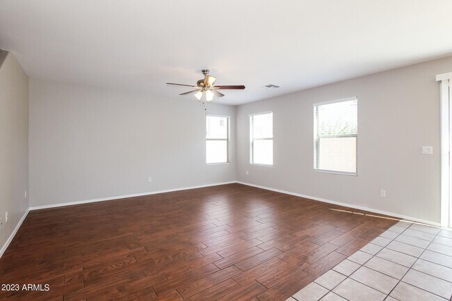 Foto del edificio - 9429 W Jamestown Rd