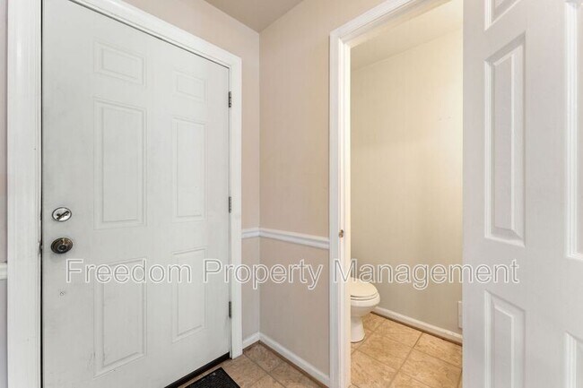 Foto del edificio - 726 Pine Tree Ct