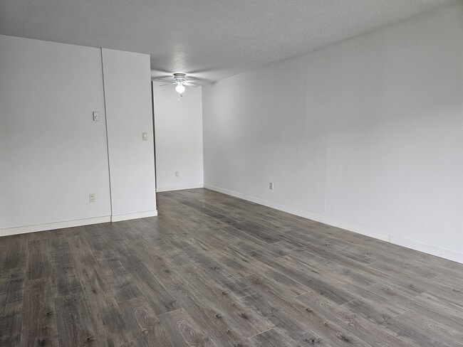 Building Photo - 1755 No 9 Highway303