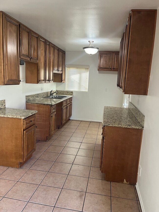 Building Photo - Single story 4 bedroom