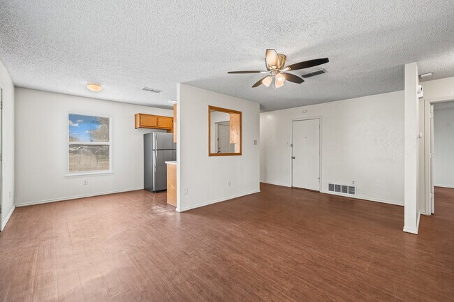 Foto del edificio - Half off first full months rent/Convenient to SPC/Tech and Med Community