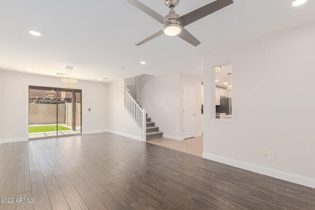 Foto del edificio - 3031 E Harrison St