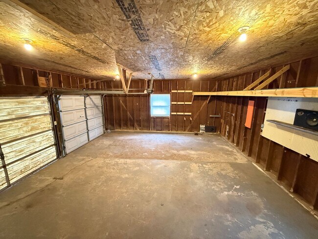 Building Photo - 11827 N Miller Hwy