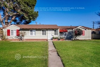 Building Photo - 547 S Yorba St