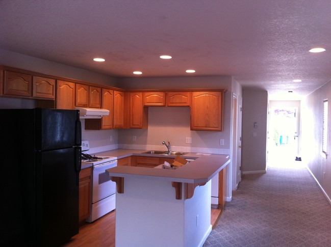 Building Photo - 5648 SE 83rd Ave
