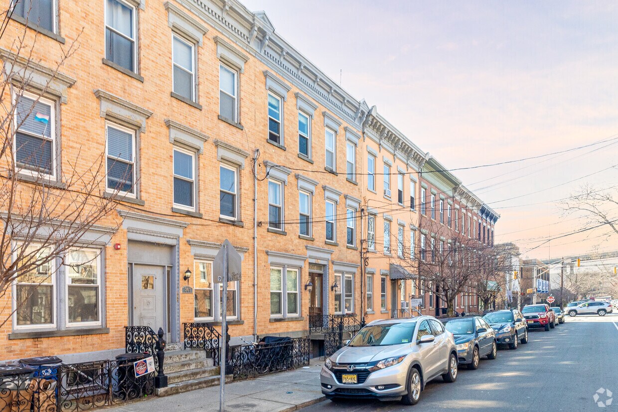 Primary Photo - 349 7th St