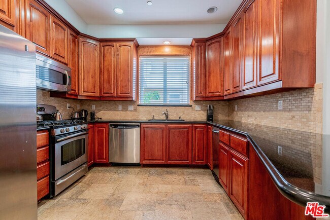 Building Photo - 16123 Sunset Blvd