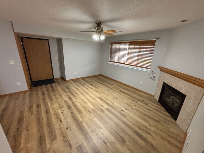 Foto del edificio - 5908 Sutton Pl