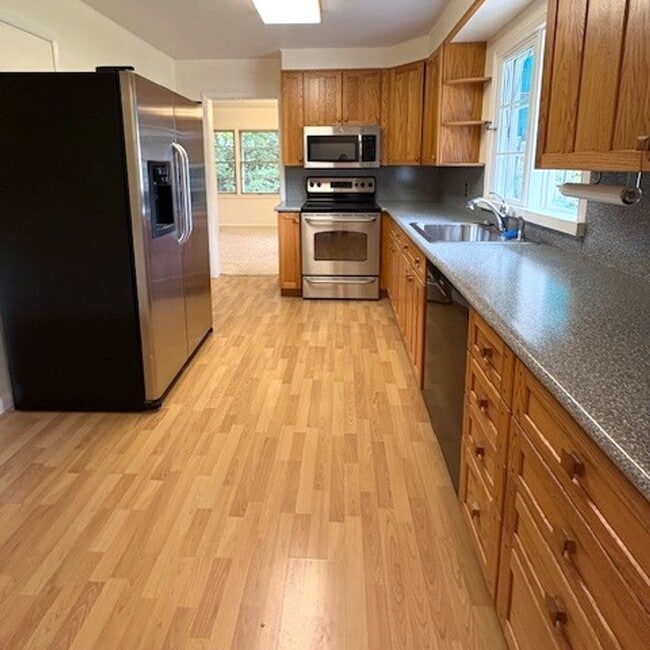 Building Photo - Perfect 4 Bedroom Skier Rental
