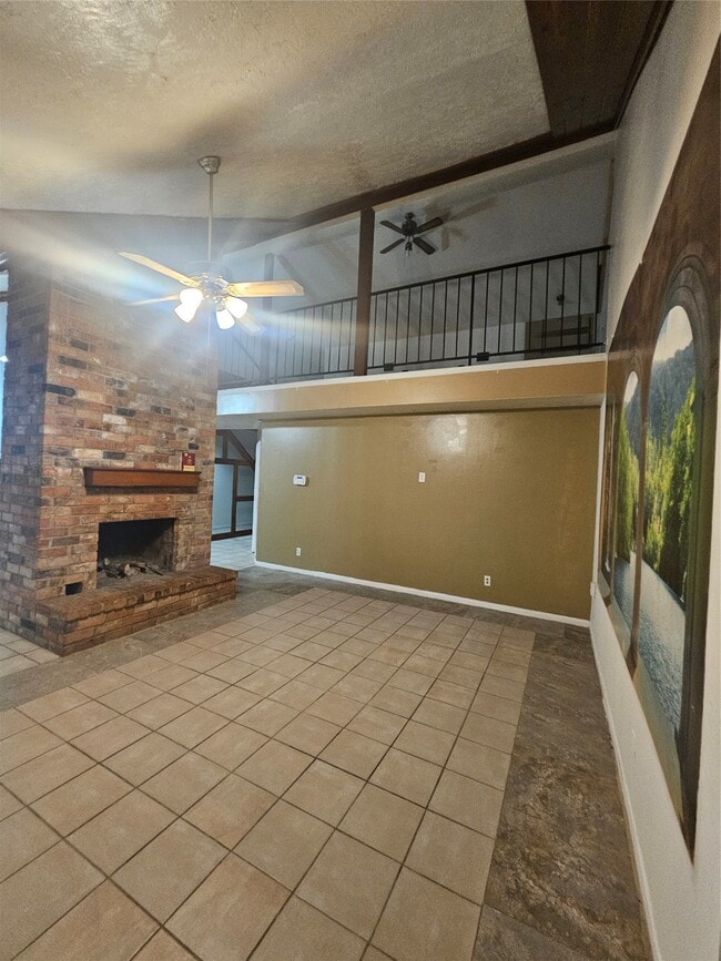Building Photo - 4011 Alshire Dr
