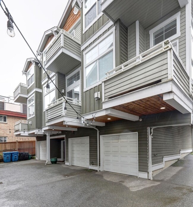 Building Photo - 1806 A 14th Ave