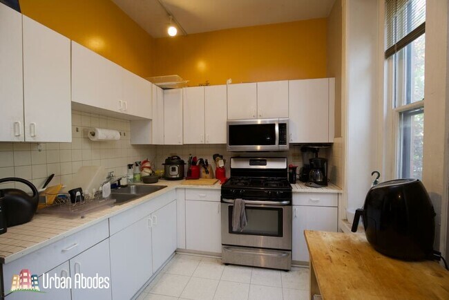Foto del edificio - 2028 N Oakley Ave