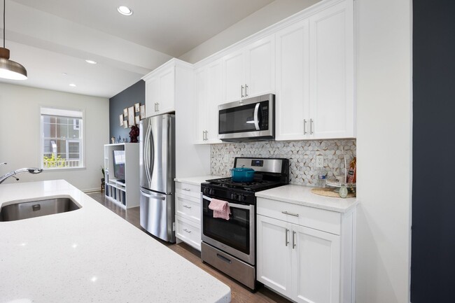 Building Photo - 283 Bradley Dr