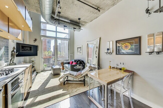Foto del edificio - Two-Level Loft Condo at The Metropole