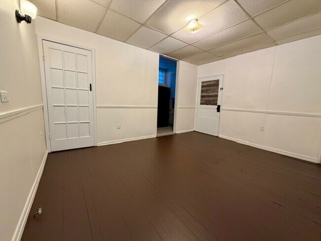 Foto del edificio - 745 E Market St