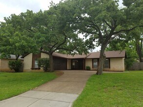 Building Photo - 2724 Buffalo Dr