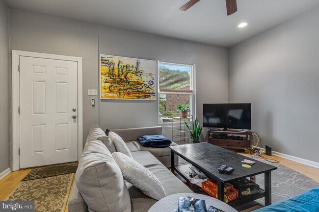 Foto del edificio - 4640 Silverwood St