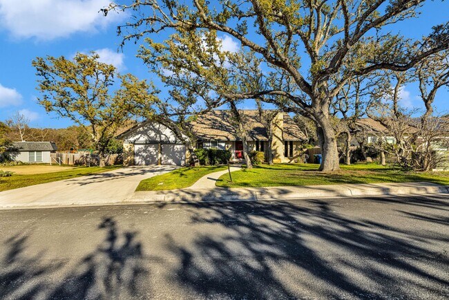 Building Photo - Beautiful home available in Castle Hills!