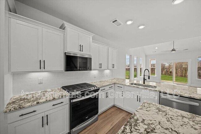 Building Photo - 415 Ml Pk Wy