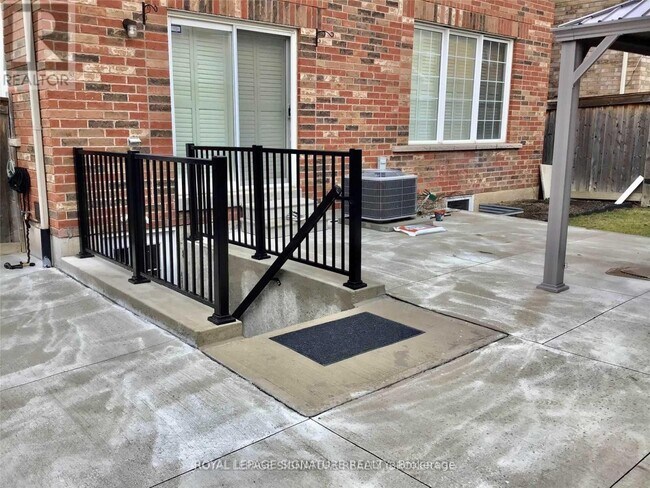 Building Photo - 751 Pitcher Pl