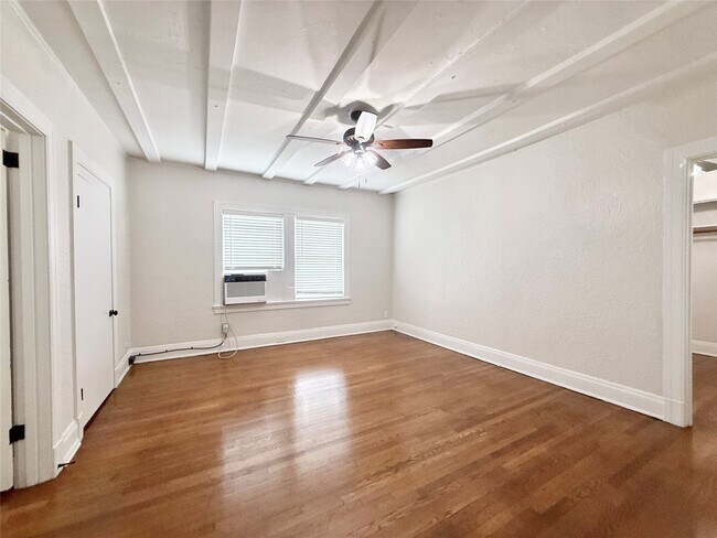 Building Photo - 3920 Fannin St