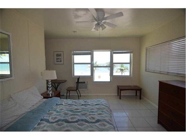 Building Photo - 707 N Surf Rd