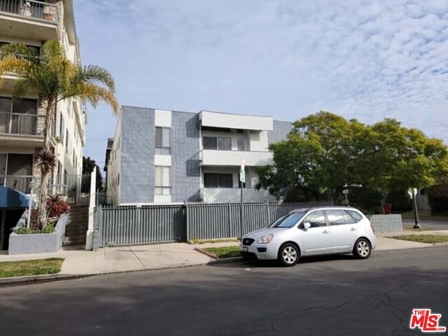 Building Photo - 1850 Thayer Ave