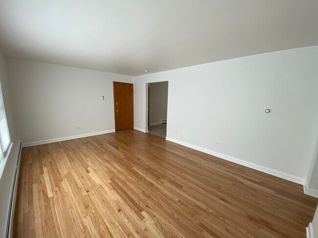 Foto del edificio - 3146 Ridgeland Ave