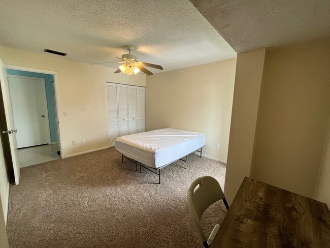 Building Photo - 2040 Lakewood Club Dr S