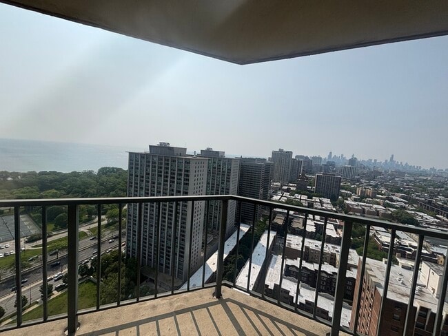 Building Photo - 3660 N Lake Shore Dr
