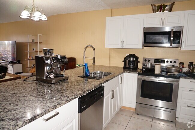 Building Photo - 404 NW 68th Ave