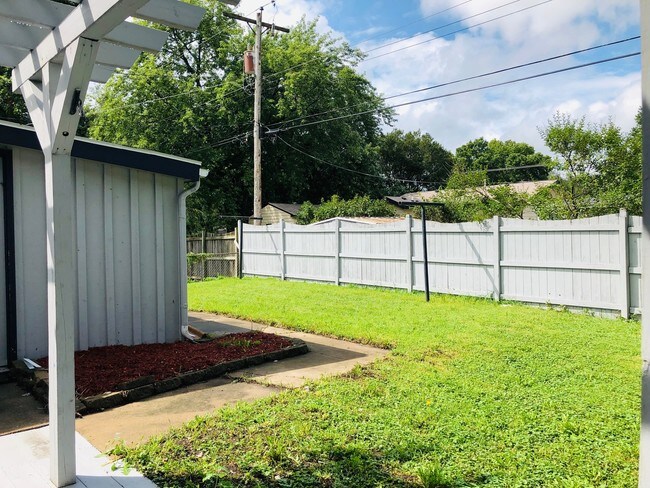 Building Photo - 1006 Kingsley Dr